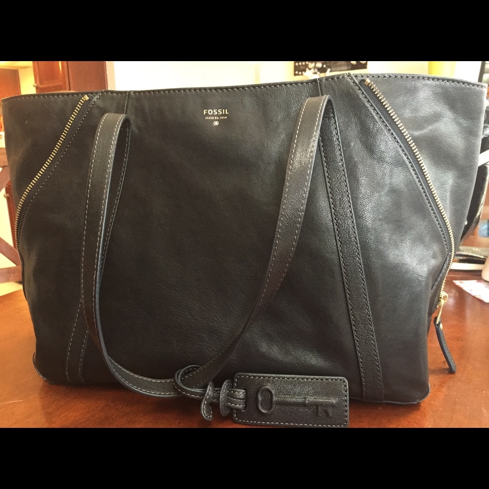 Fossil tote